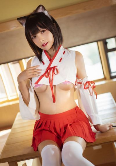 美女校花张开腿让我电影