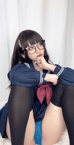总裁撅着光屁屁被主人打臀缝小说