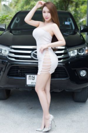 撅着屁股被客人sp光屁股罚站