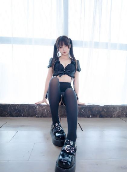 他揉捏她两乳不停呻吟微博