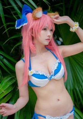 女大学生的沙龙室电影
